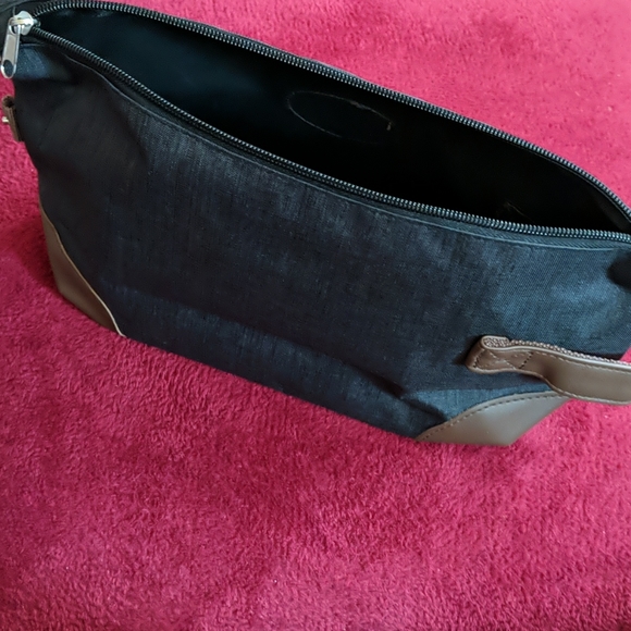 *. Bella Russo Toiletry Bag - Picture 3 of 9